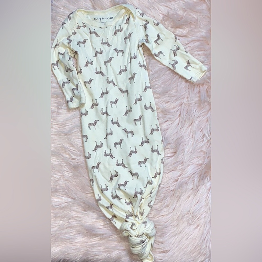 Tiny kind knotted gown Organic cotton